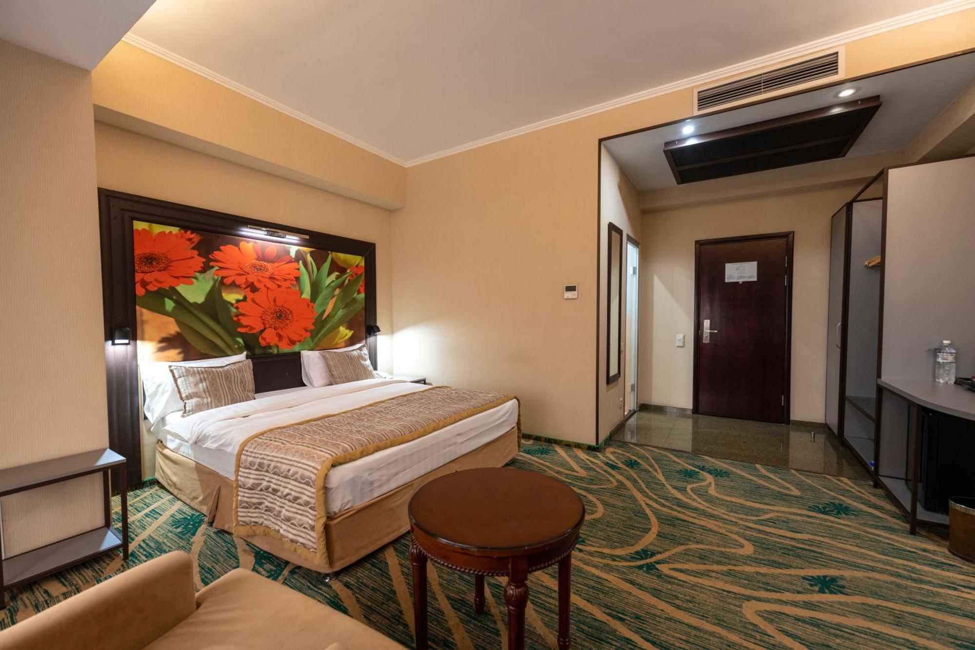 Hotel Kazzhol Almaty Exterior foto