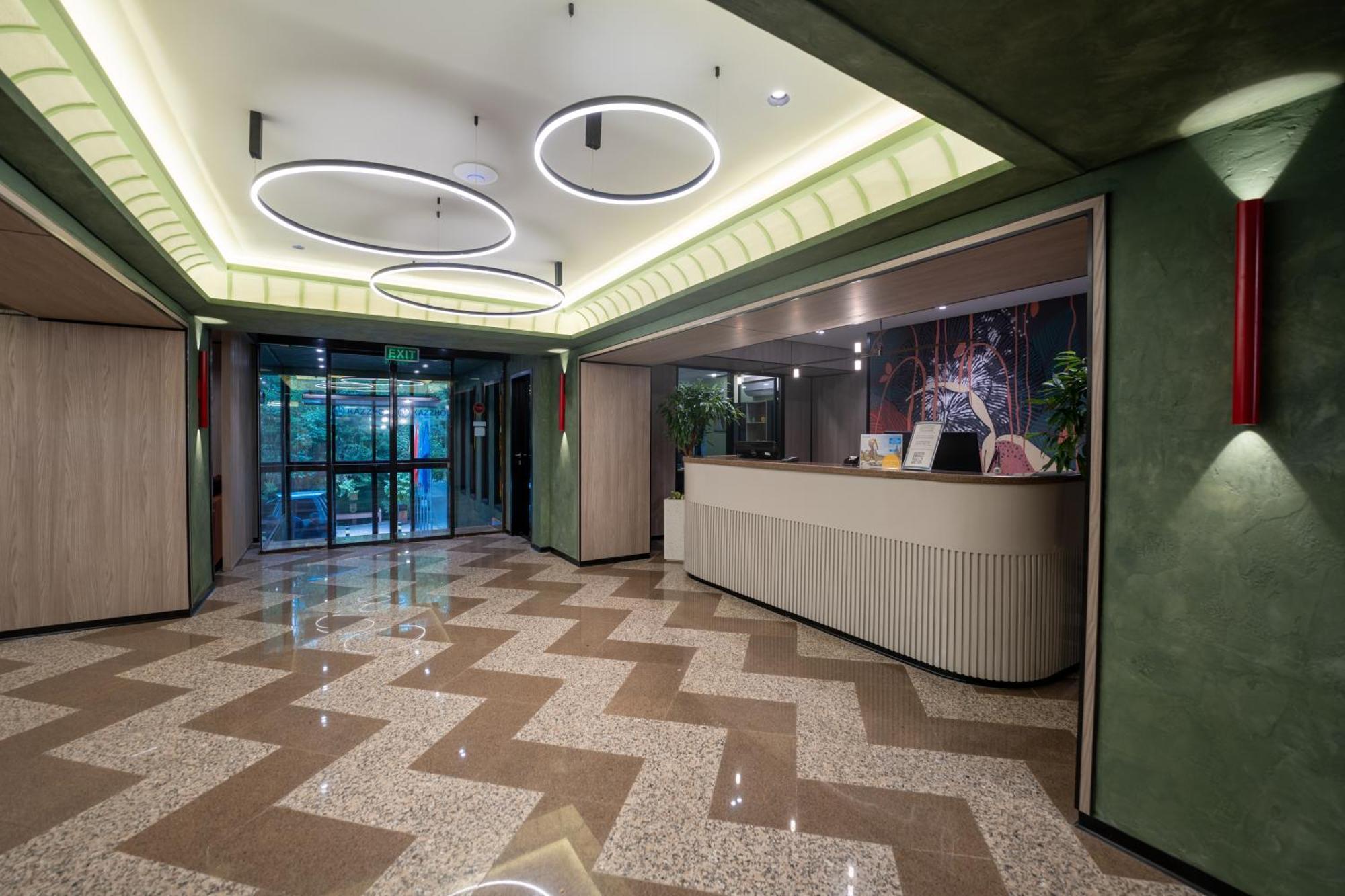 Hotel Kazzhol Almaty Exterior foto